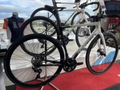 BERRIA Belador 6.1 Vélo De Route Carbone Black Ebony/White Snow 2023 -Boutique Vélo Promo berria belador 61 velo de route carbone black ebonywhite snow 2023 2