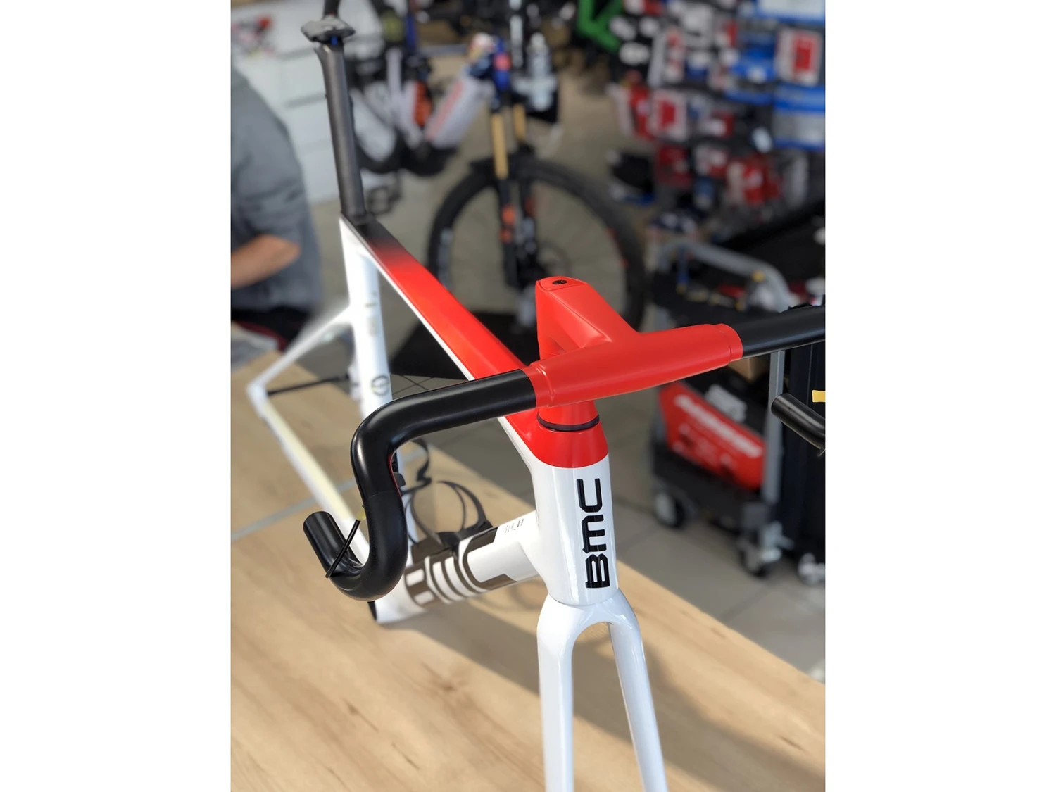 BMC Cadre Teammachine SLR01 Mod Var2 AG2R Citröen White Black Red 2023 4 BMC Cadre Teammachine SLR01 Mod Var2 AG2R Citröen White Black Red 2023 – Image 4