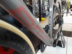 BMC Roadmachine 01 Three Ultegra Di2 Disc 12v Vélo De Course 2022 13 BMC Roadmachine 01 Three Ultegra Di2 Disc 12v Vélo De Course 2022 -Boutique Vélo Promo bmc roadmachine 01 three ultegra di2 disc 12v velo de course 2022 2