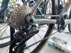 BMC Roadmachine 01 Three Ultegra Di2 Disc 12v Vélo De Course 2022 14 BMC Roadmachine 01 Three Ultegra Di2 Disc 12v Vélo De Course 2022 -Boutique Vélo Promo bmc roadmachine 01 three ultegra di2 disc 12v velo de course 2022 3