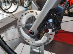 BMC Roadmachine 01 Three Ultegra Di2 Disc 12v Vélo De Course 2022 15 BMC Roadmachine 01 Three Ultegra Di2 Disc 12v Vélo De Course 2022 -Boutique Vélo Promo bmc roadmachine 01 three ultegra di2 disc 12v velo de course 2022 4