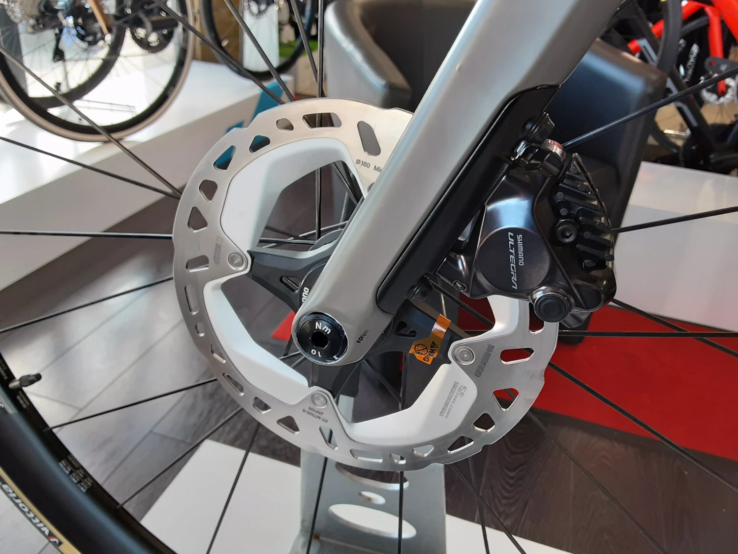 BMC Roadmachine 01 Three Ultegra Di2 Disc 12v Vélo De Course 2022 5 BMC Roadmachine 01 Three Ultegra Di2 Disc 12v Vélo De Course 2022 – Image 5