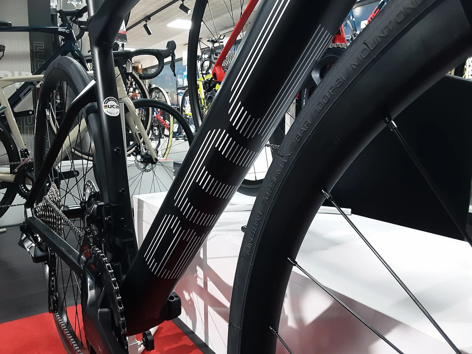 BMC Roadmachine Three Ultegra Di2 Disc 12v Vélo De Route 2022 5 BMC Roadmachine Three Ultegra Di2 Disc 12v Vélo De Route 2022 – Image 5