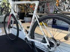 CANNONDALE SuperSix Evo Hi-Mod Ultegra Team Replica Education First 2023 -Boutique Vélo Promo cannondale supersix evo hi mod ultegra team replica education first 2023 5