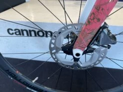 CANNONDALE SuperSix Evo Hi-Mod Ultegra Team Replica Education First 2023 -Boutique Vélo Promo cannondale supersix evo hi mod ultegra team replica education first 2023 8