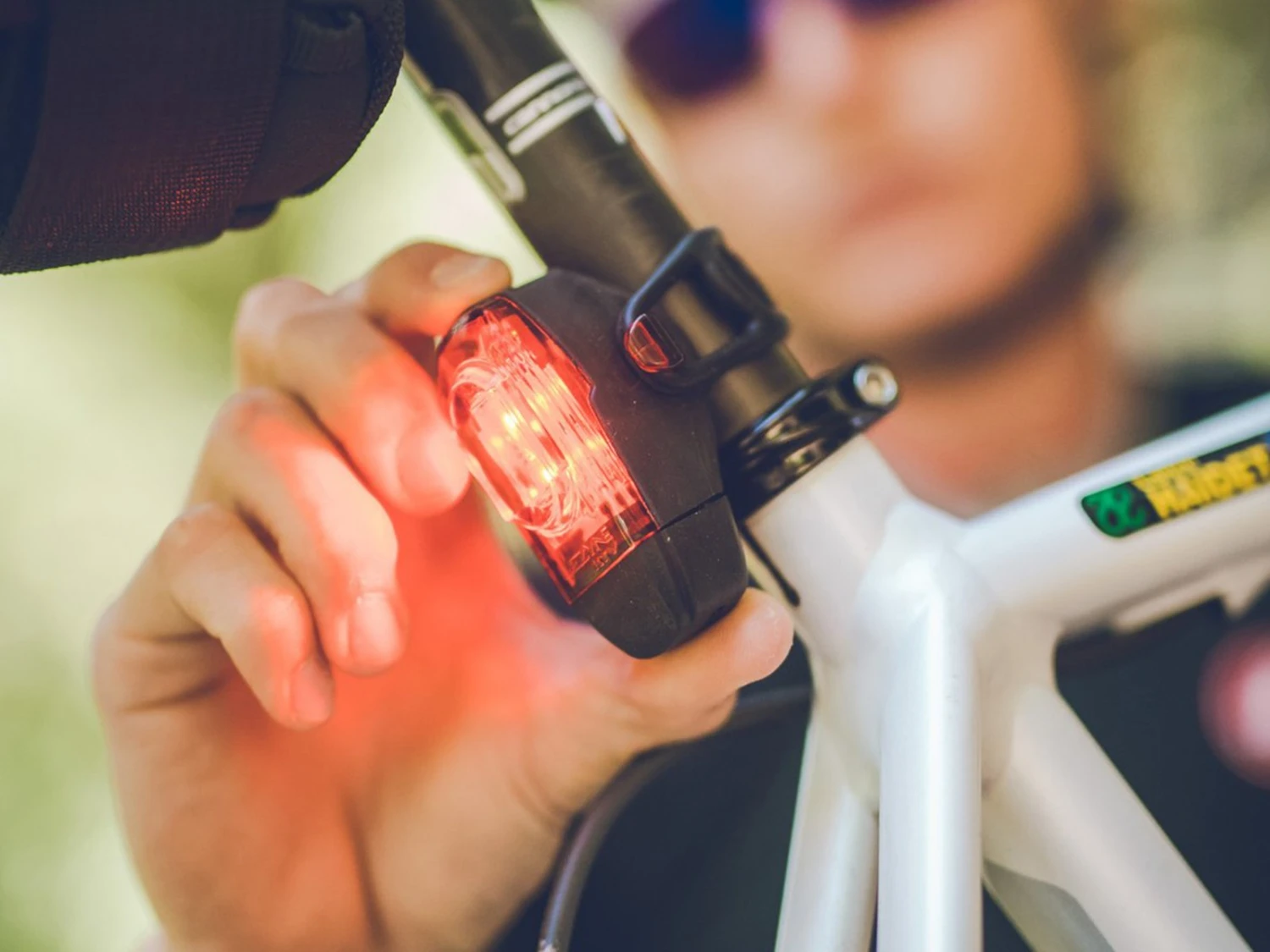 LEZYNE KTV Pro Drive Feu Arrière LED Rouge 4 LEZYNE KTV Pro Drive Feu Arrière LED Rouge – Image 4