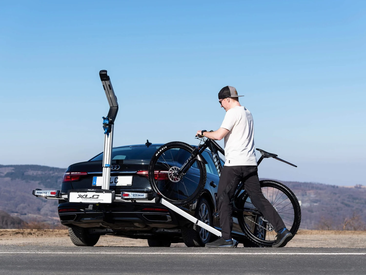 XLC Porte-vélos Attelage Almanda Work-e Xtra Led 2 En 1 Pliable 8 XLC Porte-vélos Attelage Almanda Work-e Xtra Led 2 En 1 Pliable – Image 8
