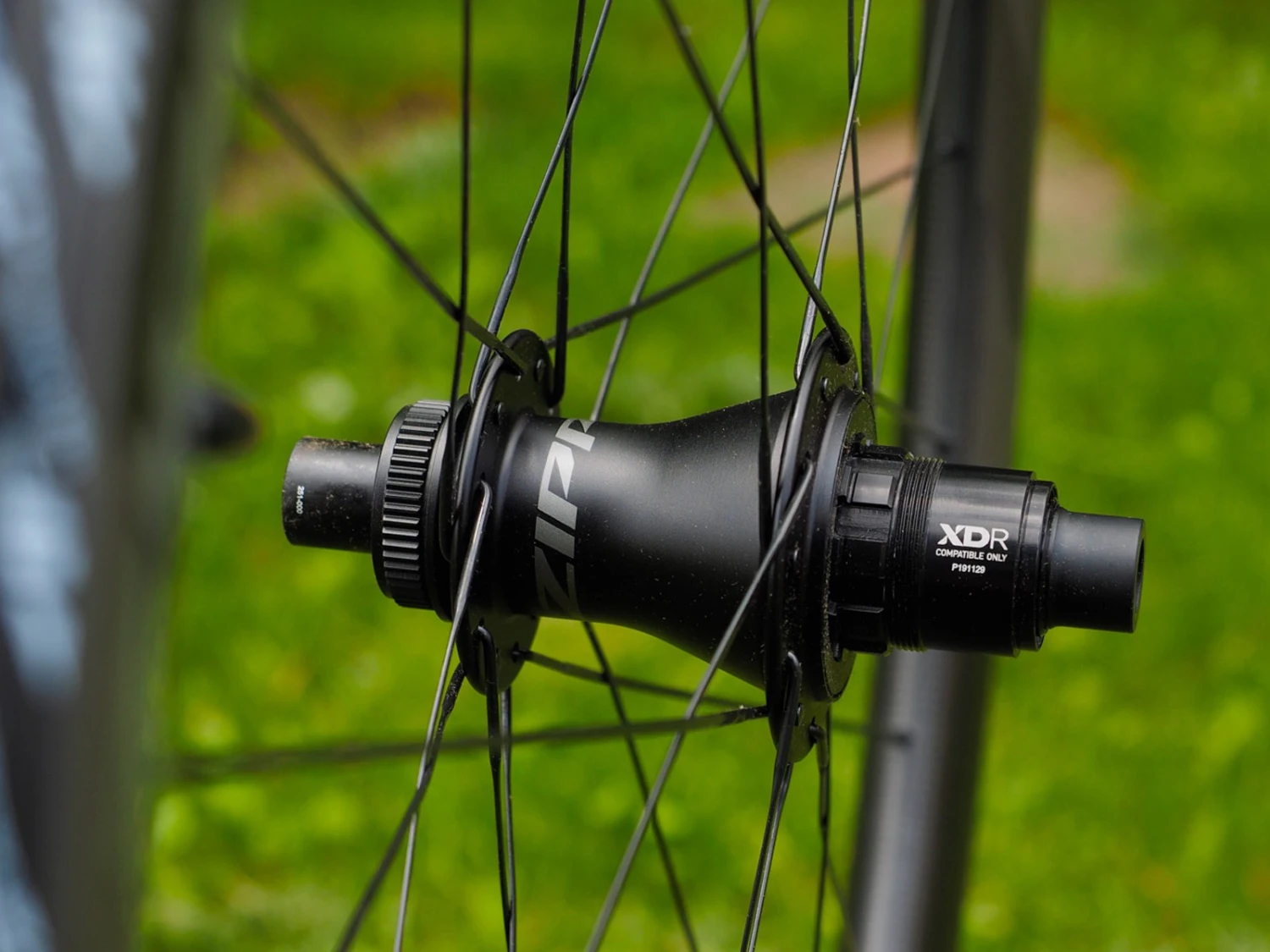 ZIPP 303 Firecrest Disc Roues Carbone 40mm Disque Pneu Tubeless 2023 11 ZIPP 303 Firecrest Disc Roues Carbone 40mm Disque Pneu Tubeless 2023 – Image 11