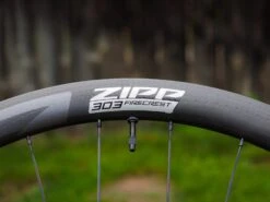 ZIPP 303 Firecrest Disc Roues Carbone 40mm Disque Pneu Tubeless 2023 19 ZIPP 303 Firecrest Disc Roues Carbone 40mm Disque Pneu Tubeless 2023 -Boutique Vélo Promo zipp 303 firecrest roues carbone 40mm disques tubeless 2022 7