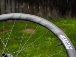 ZIPP 303 Firecrest Disc Roues Carbone 40mm Disque Pneu Tubeless 2023 20 ZIPP 303 Firecrest Disc Roues Carbone 40mm Disque Pneu Tubeless 2023 -Boutique Vélo Promo zipp 303 firecrest roues carbone 40mm disques tubeless 2022 8