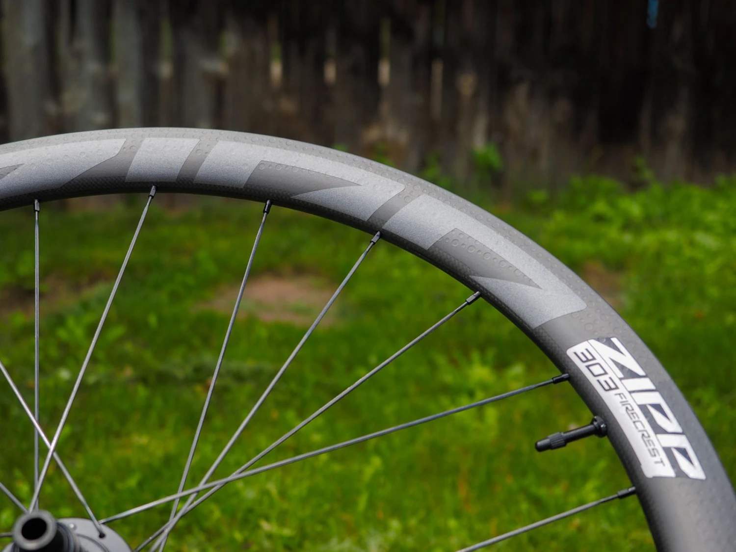 ZIPP 303 Firecrest Disc Roues Carbone 40mm Disque Pneu Tubeless 2023 9 ZIPP 303 Firecrest Disc Roues Carbone 40mm Disque Pneu Tubeless 2023 – Image 9